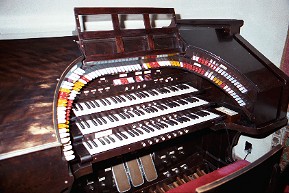 Organ.jpg (28190 bytes)