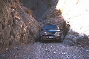 Tight Fit.jpg (27537 bytes)