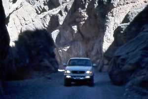 Truck in canyon.jpg (20371 bytes)